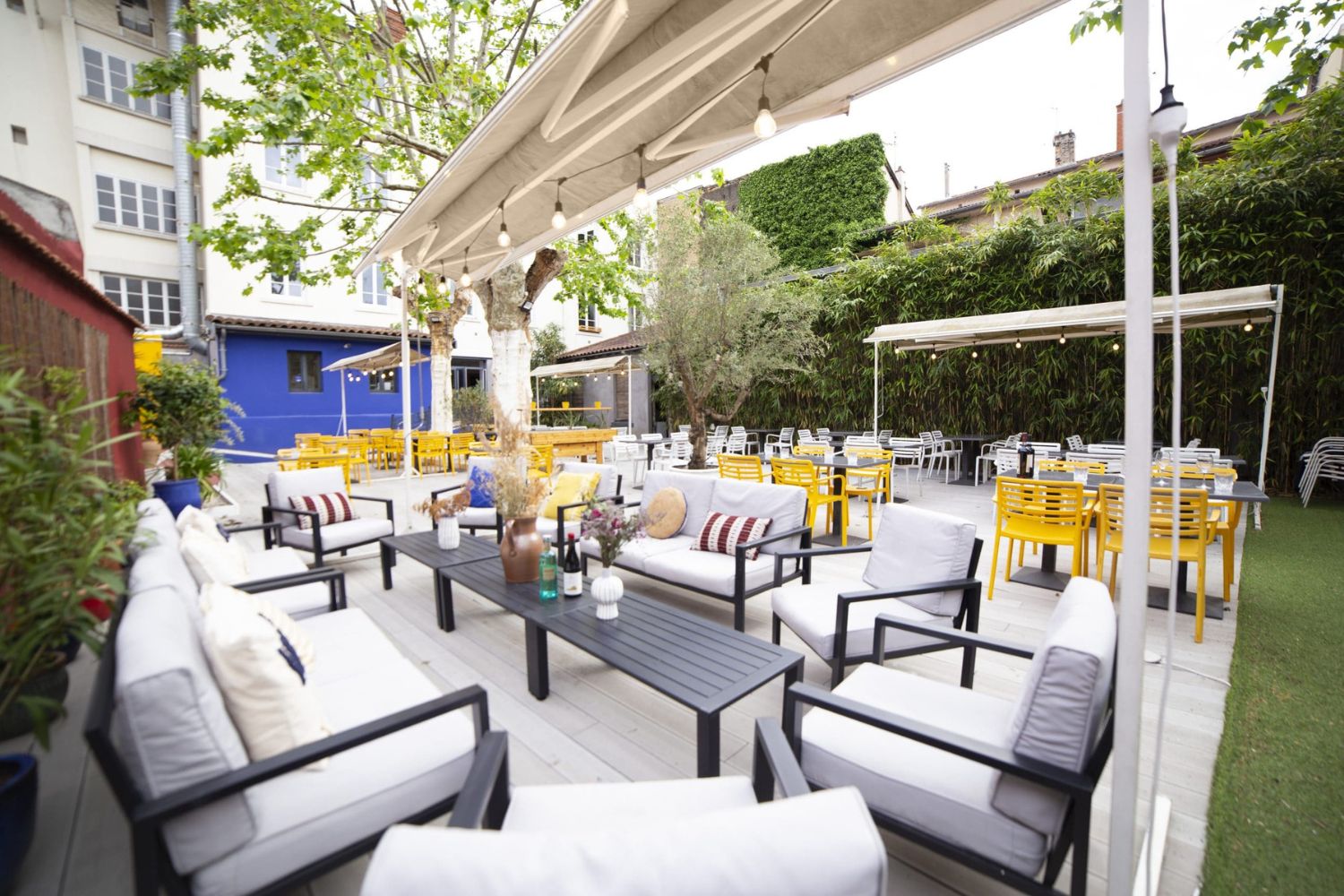 Restaurant avec terrasse a Lyon 9 pour profiter du soleil avec des plats grecs